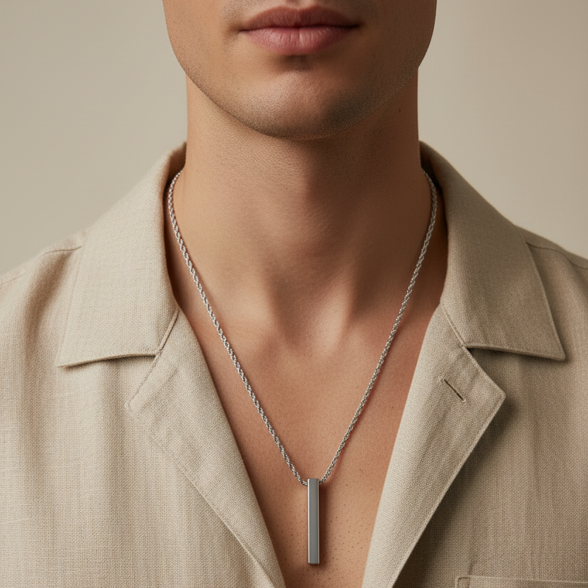 Pendant Lifestyle - Neck Closeup